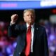 Economia Usa in picchiata nei primi 100 giorni di Trump. Che dà la colpa a Biden