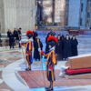 "Ciao Papa Francesco". Funerali e sepoltura, il mondo in preghiera. Trump-Zelensky: "Incontro molto produttivo" (Foto)