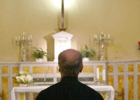 Firenze: scambio di salme a Careggi, uomo cremato per errore. Salta funerale