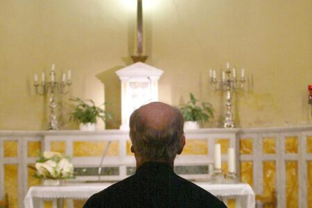 Firenze: scambio di salme a Careggi, uomo cremato per errore. Salta funerale