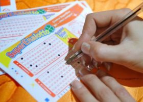 Superenalotto: nessun 6 né 5+1, centrato un cinque da quasi 215mila euro. Prossimo jackpot 221 milioni e 500mila