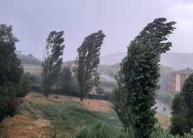 Maltempo in Toscana: in arrivo pioggia e temporali, scatta il codice giallo da stasera. Ecco dove