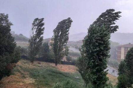 Maltempo in Toscana: in arrivo pioggia e temporali, scatta il codice giallo da stasera. Ecco dove
