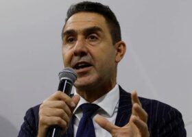 Forum di Cernobbio: scintille Monti-Vannacci. Il Professore: "Combatto la sua retorica fascista". La replica: "Ridicolo. Come le inchieste"